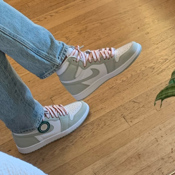 Air Jordan 1 High OG "Seafoam" sneakers - Picture 1 of 2